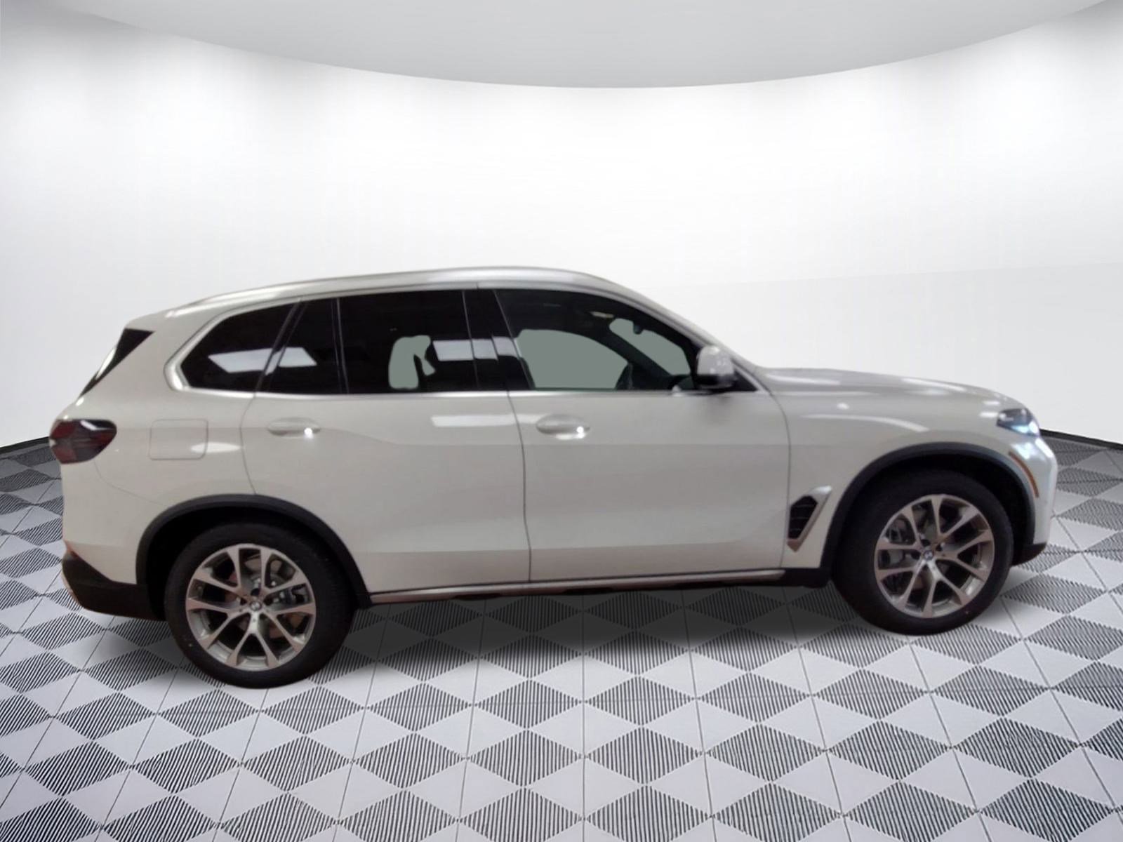 New 2026 BMW X5 xDrive50e w/ Climate Comfort Package image 7