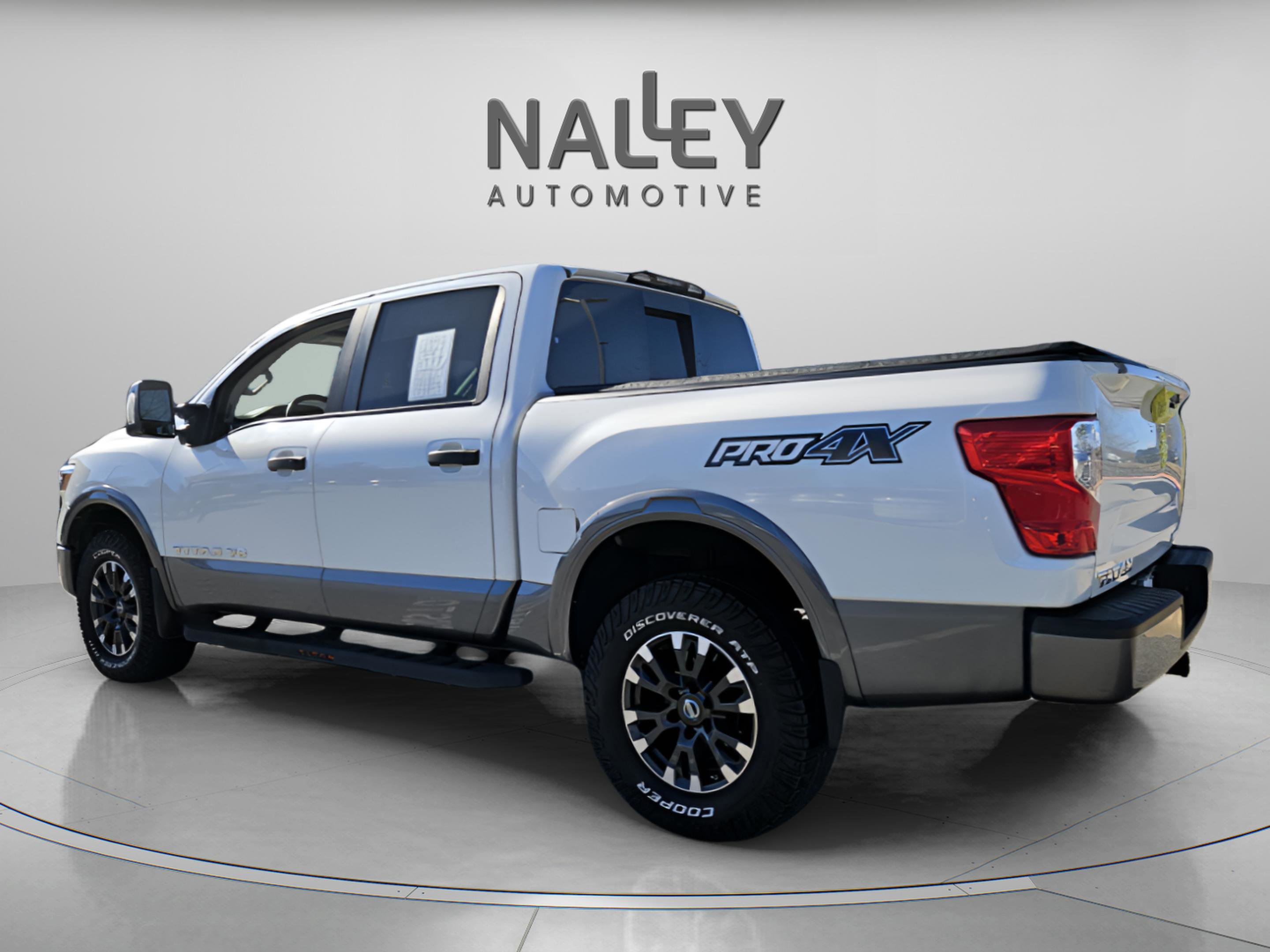 Used 2018 Nissan Titan PRO-4X image 3