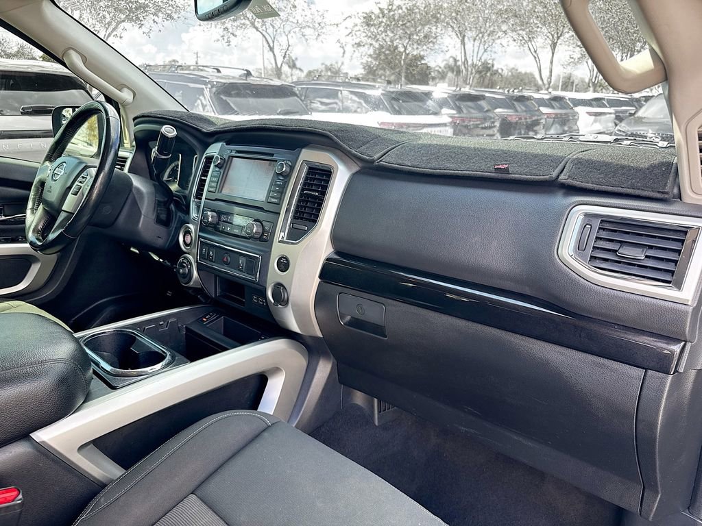 Used 2019 Nissan Titan SV w/ SV Convenience Package AWD/4WD image 30