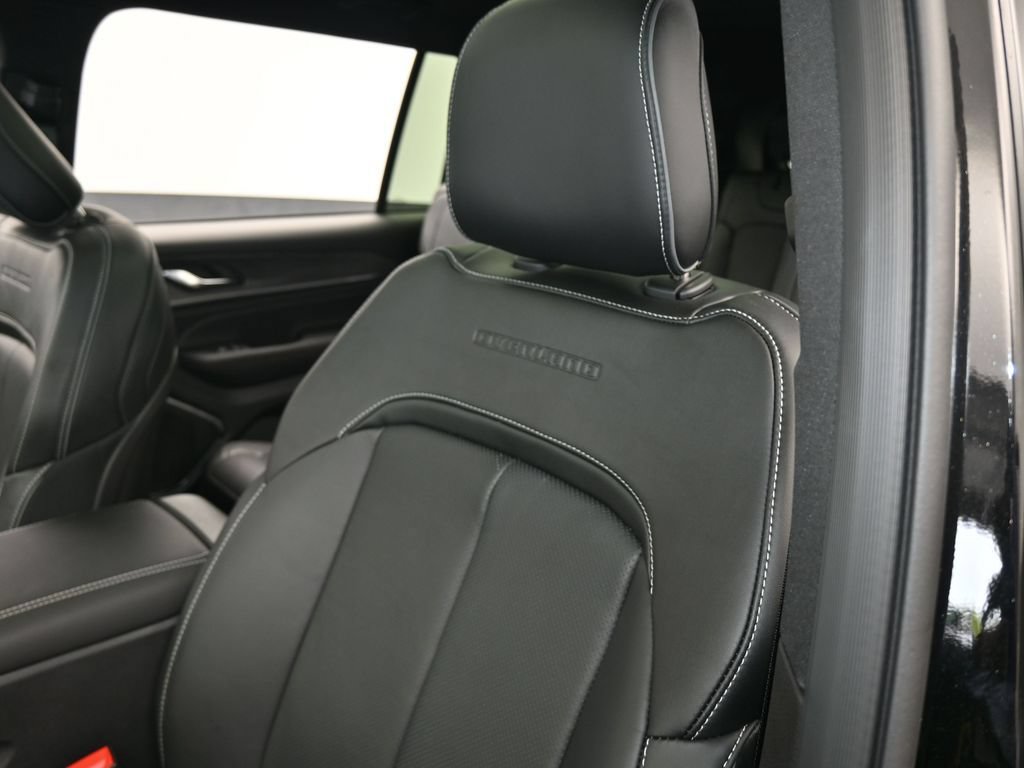 New 2025 Jeep Grand Cherokee L Overland AWD/4WD image 17