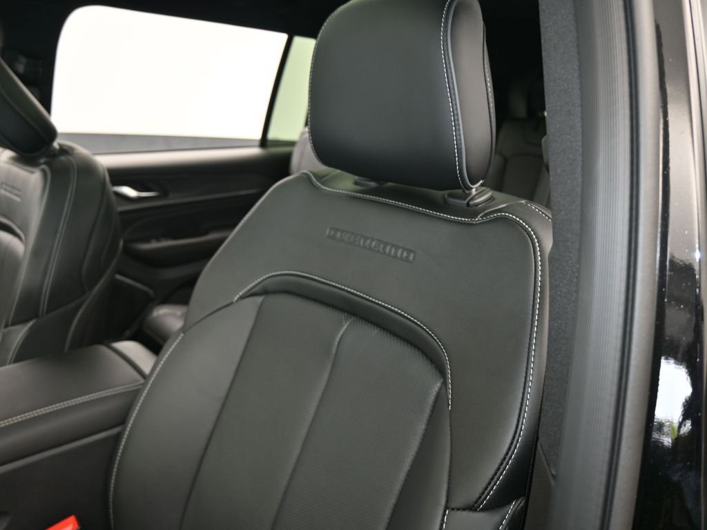 New 2025 Jeep Grand Cherokee L Overland AWD/4WD image 17