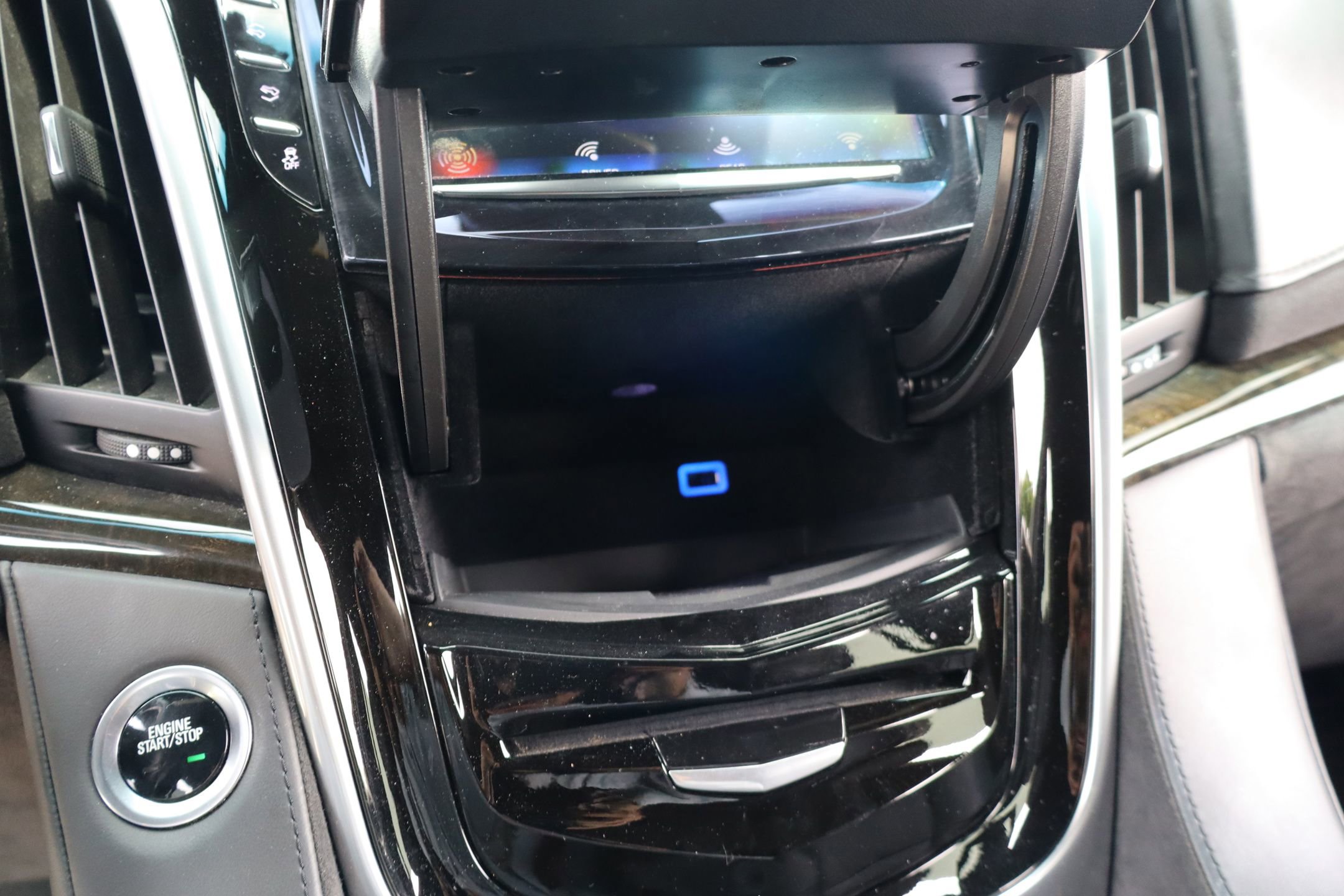 Used 2020 Cadillac Escalade ESV Platinum AWD/4WD image 22