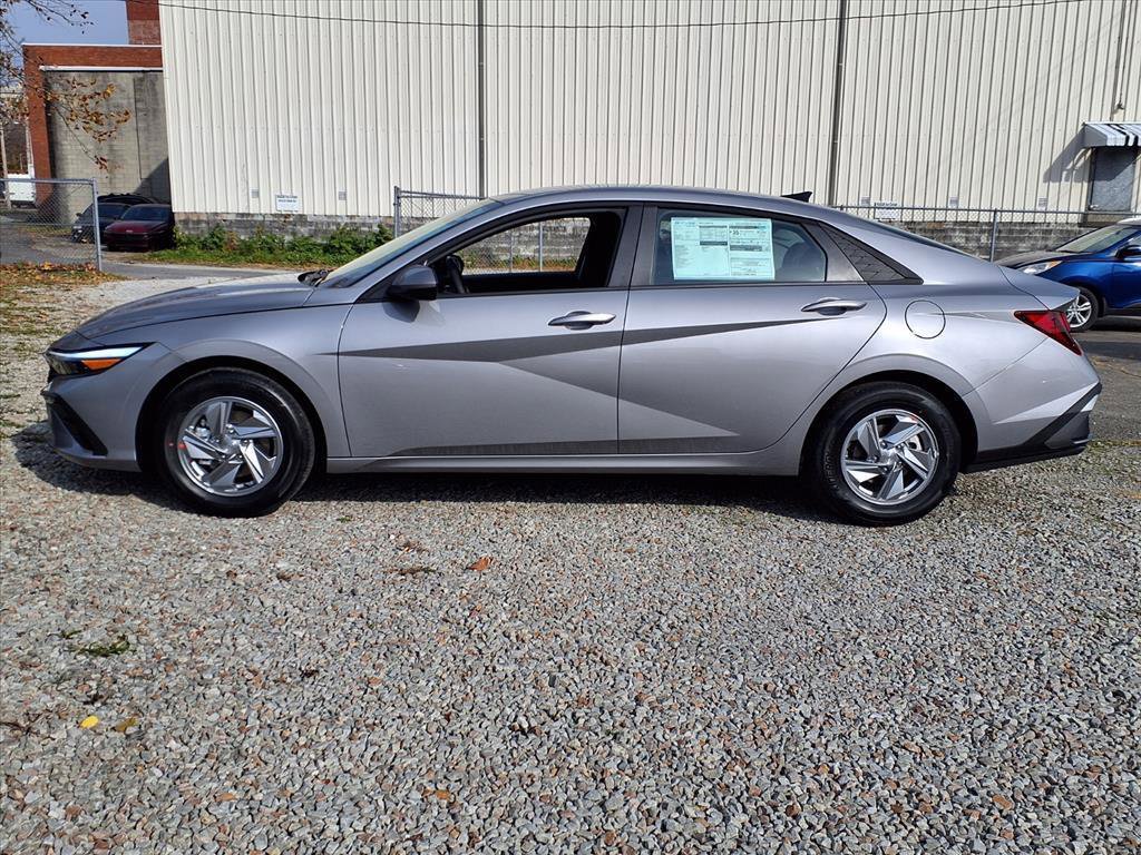 New 2026 Hyundai Elantra SE image 2