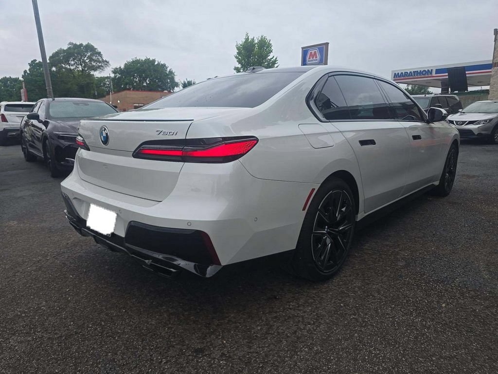 Used 2023 BMW 760i xDrive AWD/4WD image 4