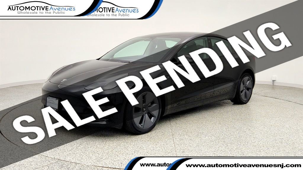 Used 2023 Tesla Model 3 Standard Range image 1