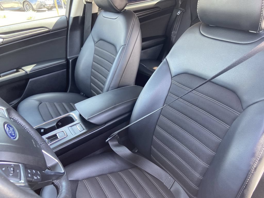 Used 2018 Ford Fusion SE w/ Equipment Group 201A FWD image 15
