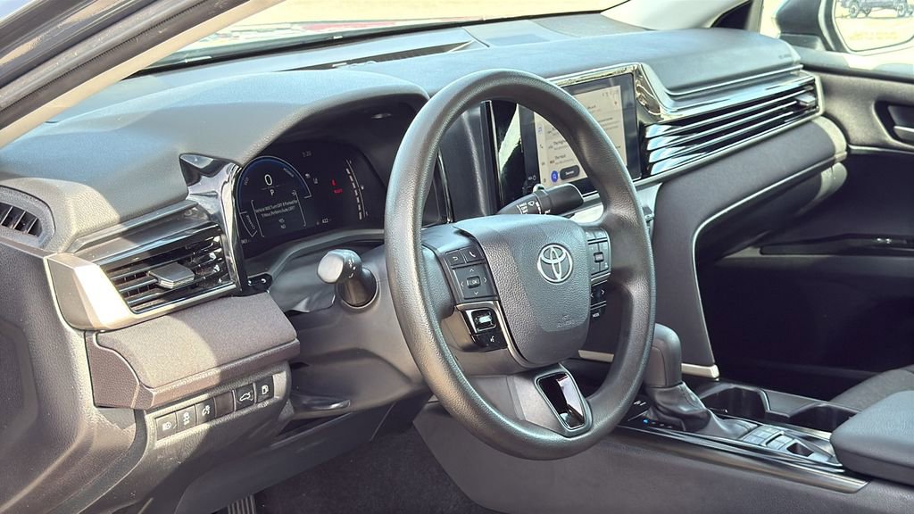 Used 2025 Toyota Camry LE FWD image 9