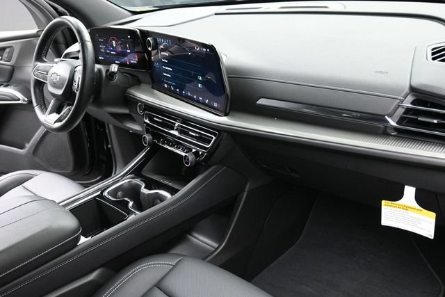 Used 2026 Chevrolet Traverse LT w/ Midnight/Sport Edition FWD image 35