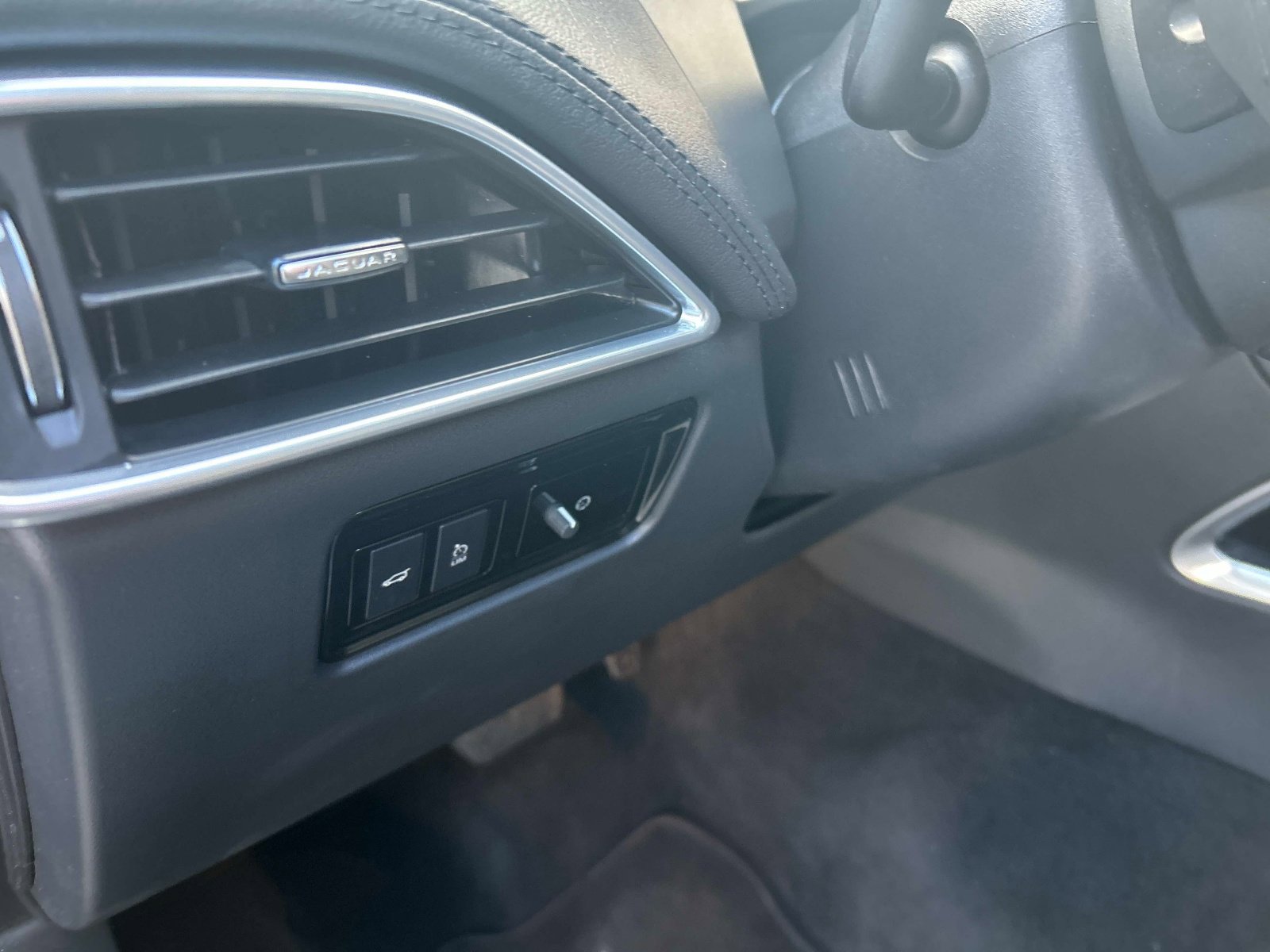 Used 2020 Jaguar F-PACE Prestige image 22