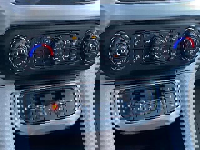 Certified 2022 GMC Acadia SLT w/ Technology Package image 11