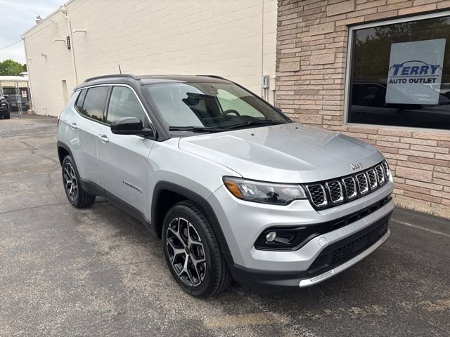 Used 2025 Jeep Compass Limited AWD/4WD image 2