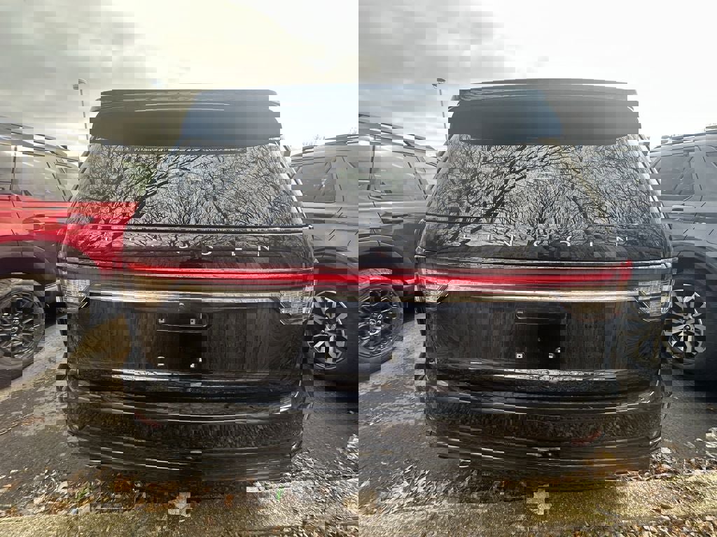 Used 2023 Lincoln Aviator Reserve w/ Equipment Group 201A image 6