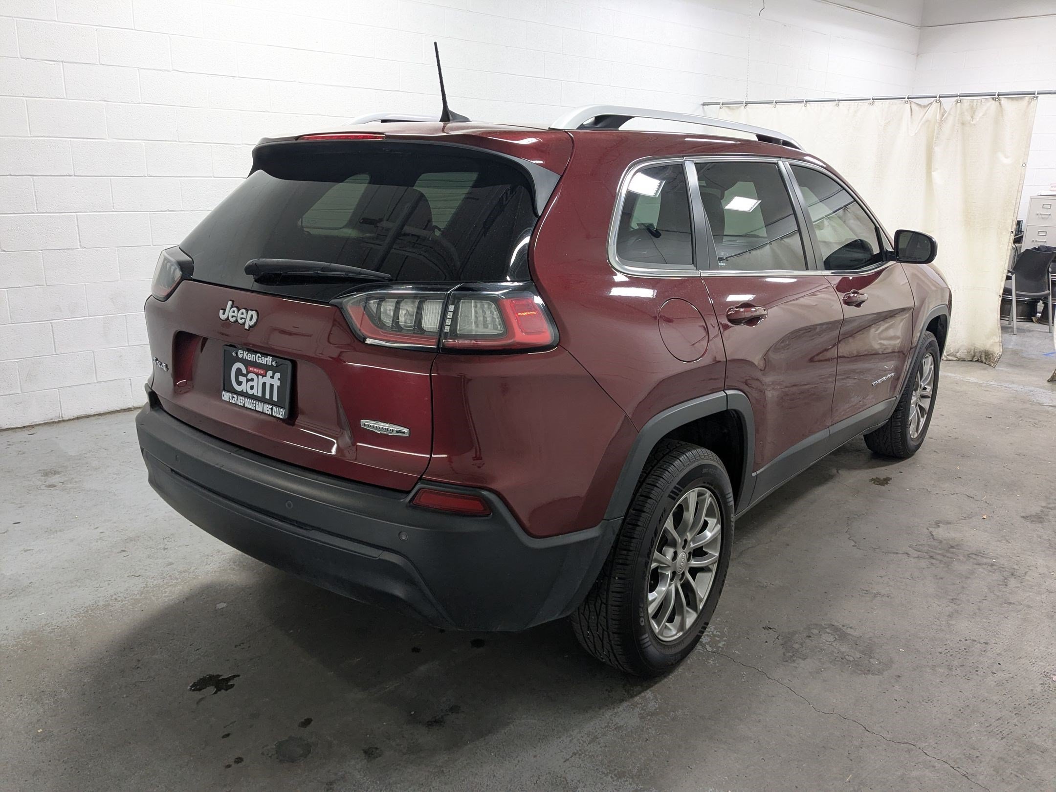Used 2021 Jeep Cherokee Latitude Plus AWD/4WD image 7