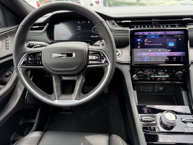 New 2025 Jeep Grand Cherokee Overland image 17