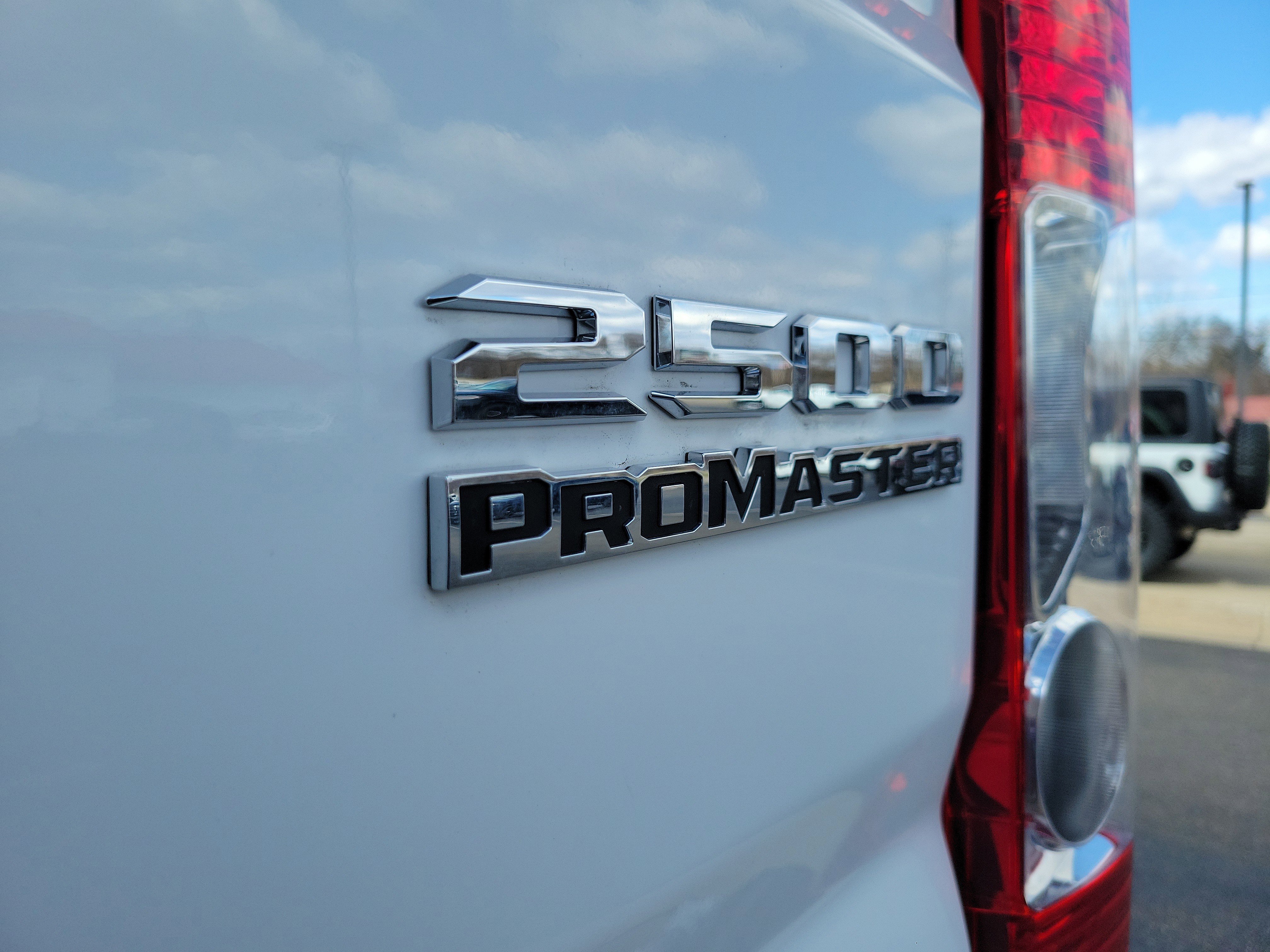 Used 2025 RAM ProMaster 2500 w/ Convenience Group FWD image 19
