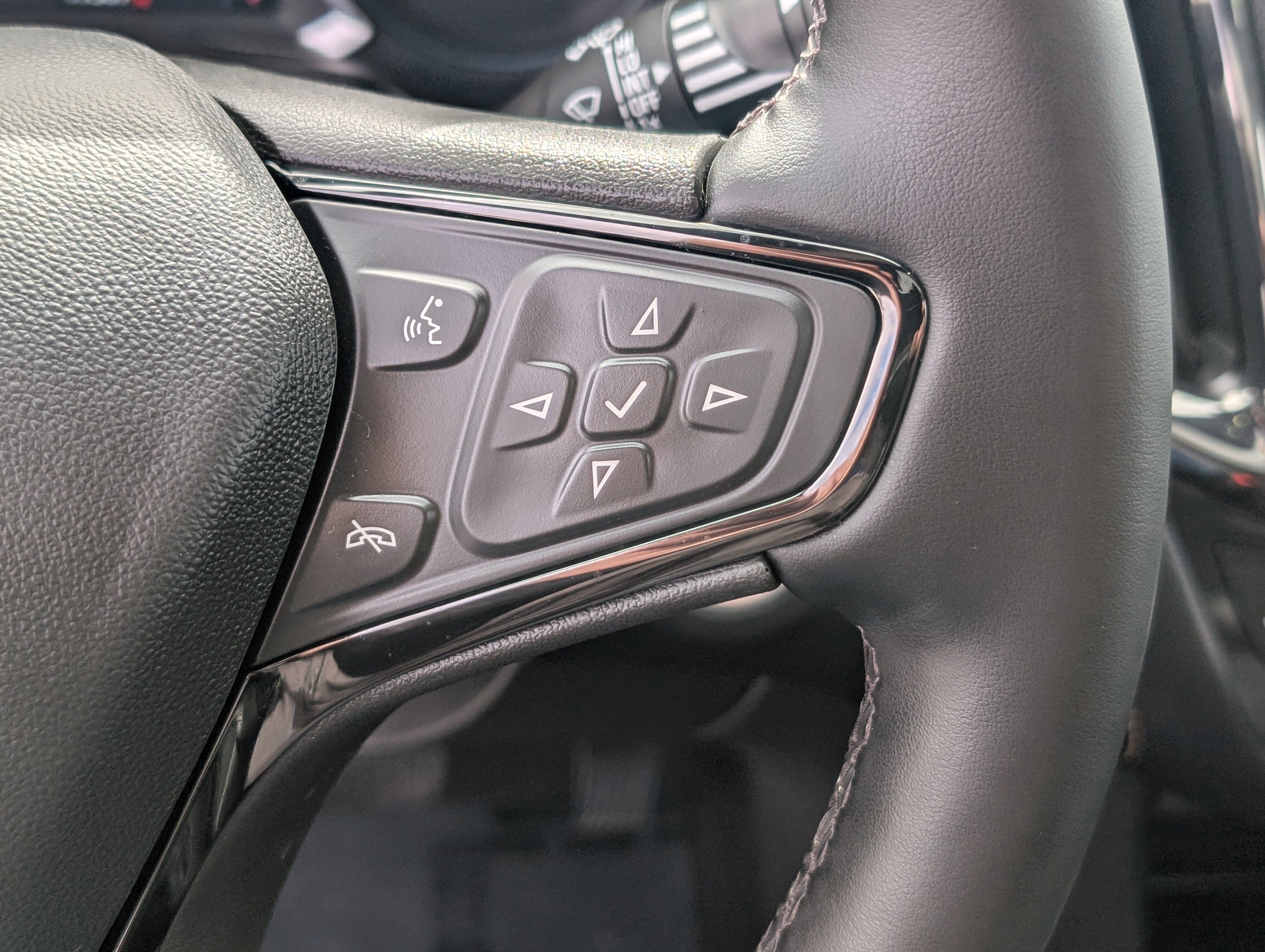 Used 2024 Chevrolet Equinox Premier AWD/4WD image 27