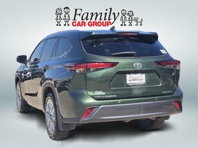 Used 2024 Toyota Highlander Limited FWD image 3