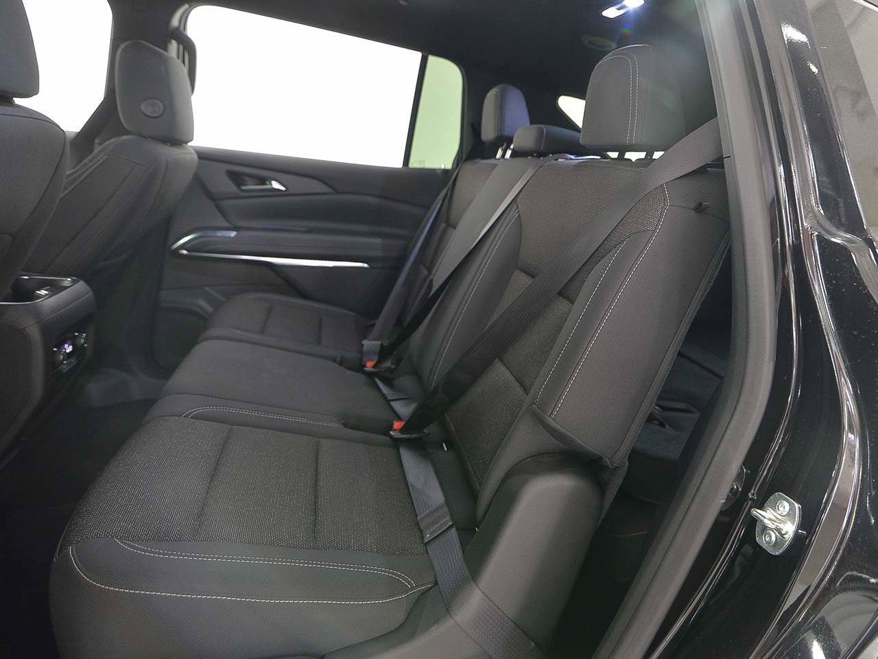 Used 2025 Chevrolet Traverse LT image 10
