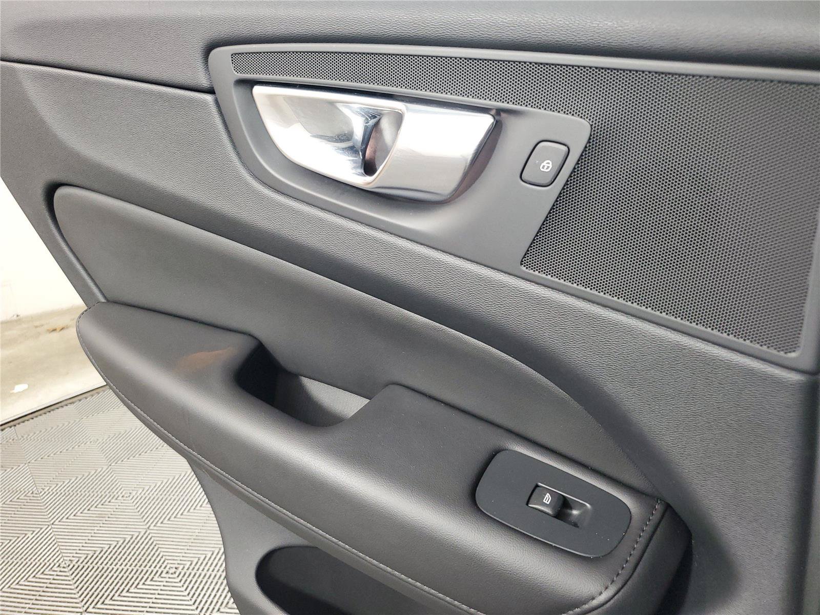 Certified 2023 Volvo XC60 B5 Plus w/ Protection Package Premier FWD image 18