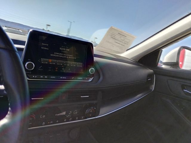 Used 2024 Nissan Rogue SV w/ SV Premium Package image 17