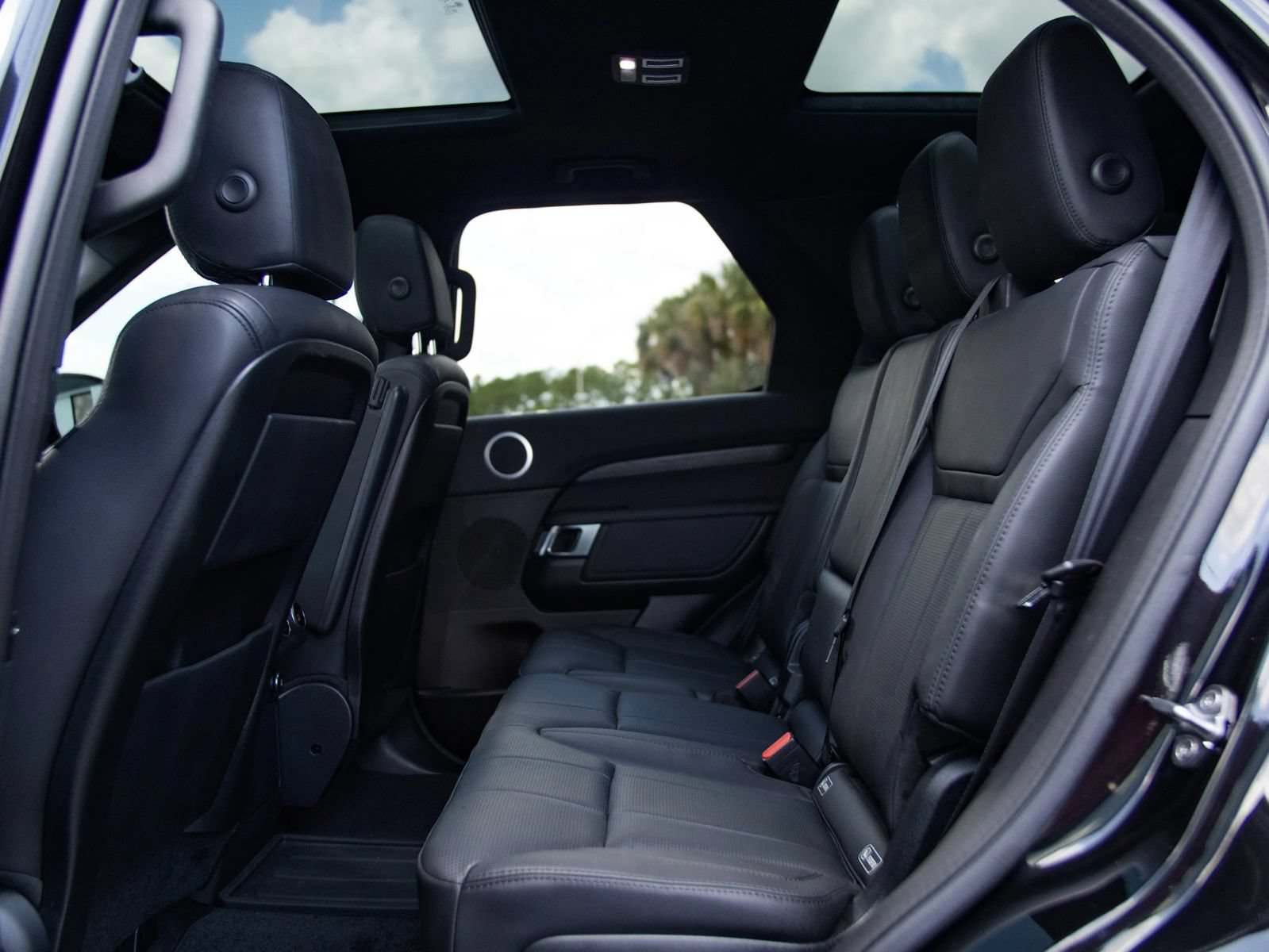 Used 2018 Land Rover Discovery HSE AWD/4WD image 31