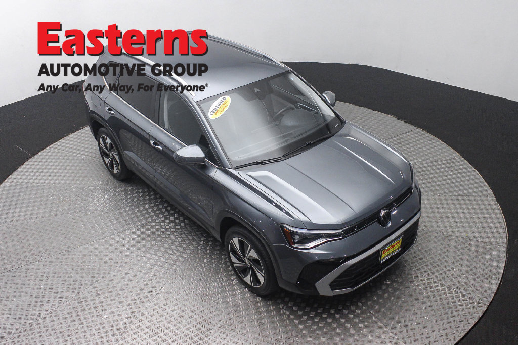 Used 2025 Volkswagen Taos SE AWD/4WD image 4