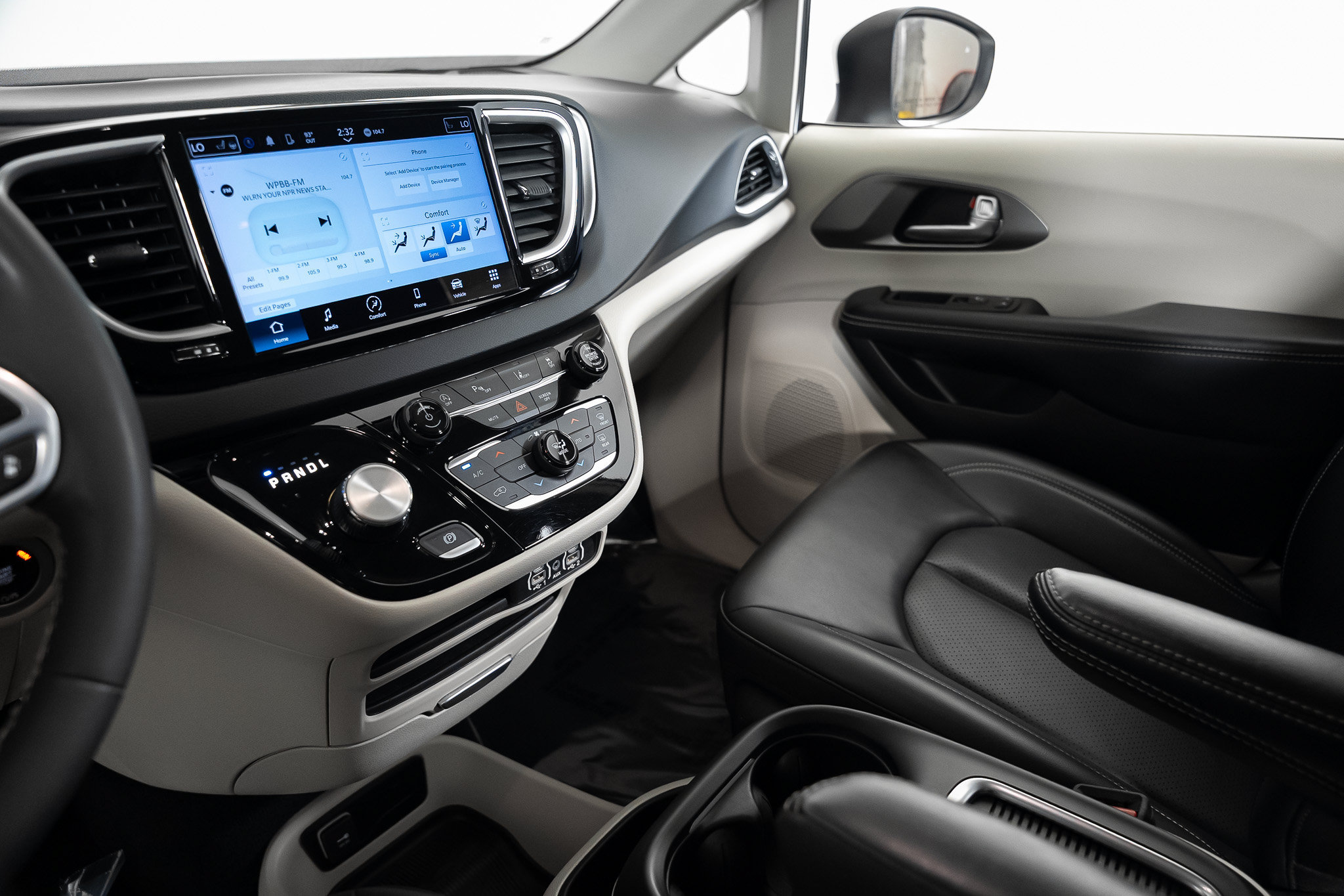 Used 2023 Chrysler Pacifica Touring-L FWD image 30