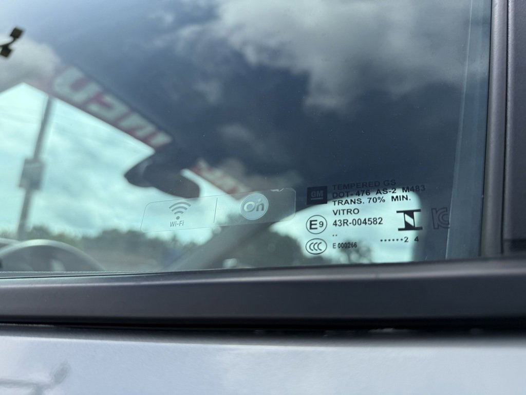 Used 2024 GMC Terrain SLE image 28