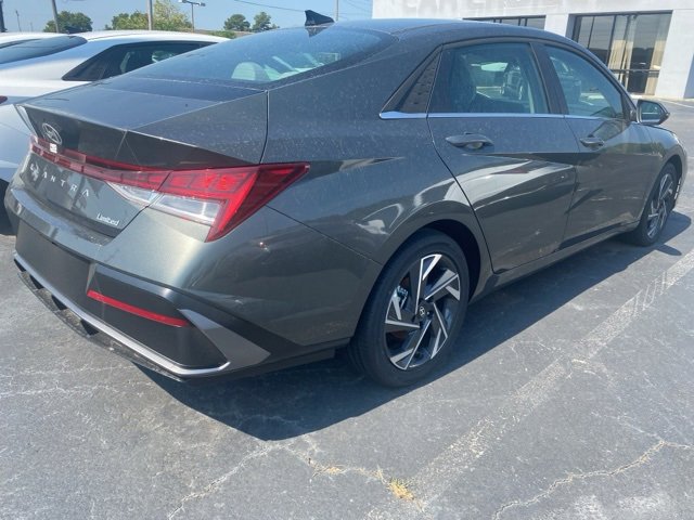 New 2025 Hyundai Elantra Limited image 25