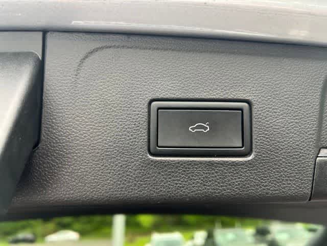 Certified 2023 Volkswagen Atlas SE w/ Panoramic Sunroof Package AWD/4WD image 19