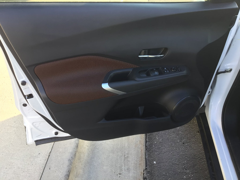 Used 2023 Nissan Kicks SR image 9