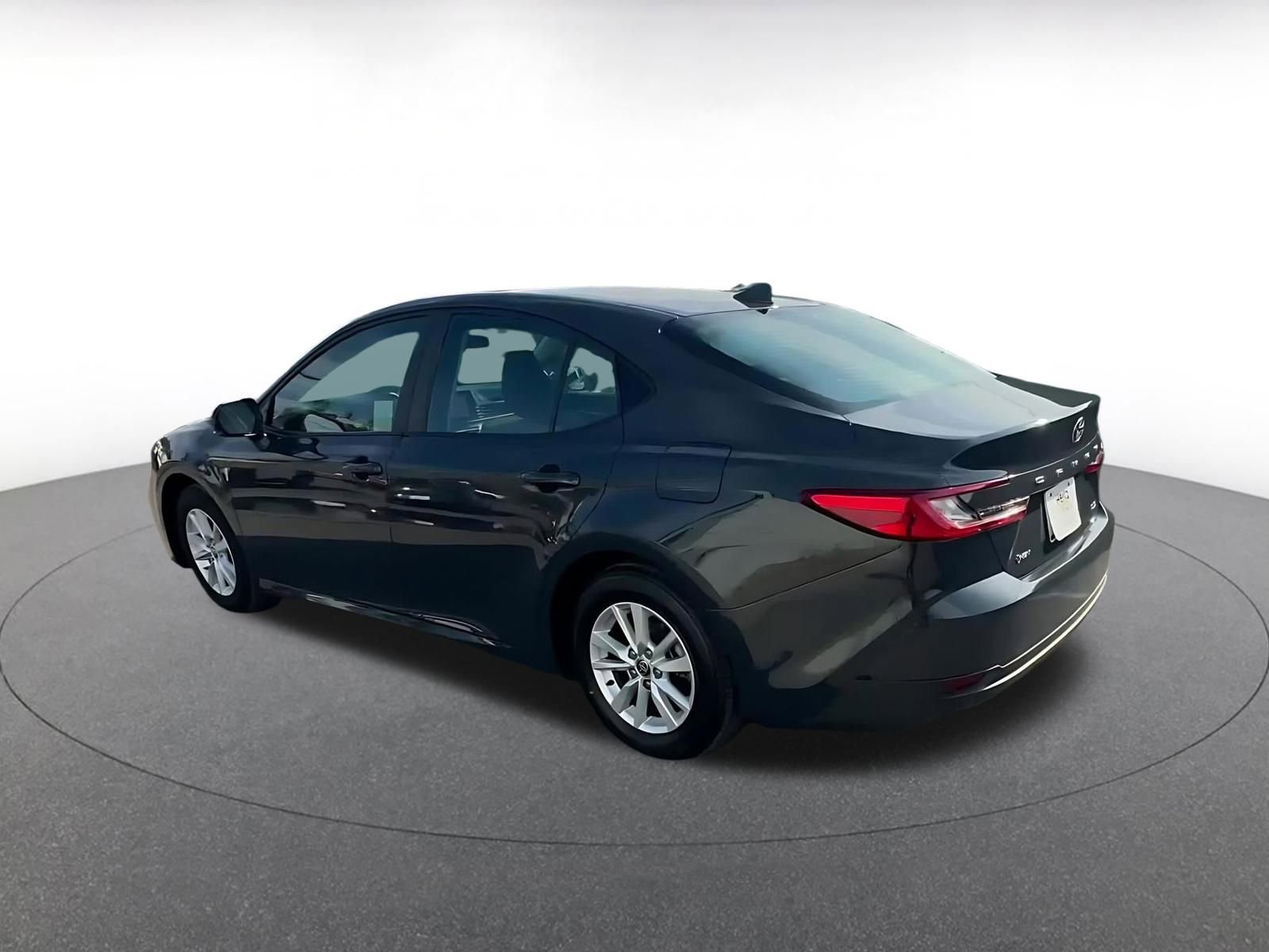 Used 2025 Toyota Camry LE image 10