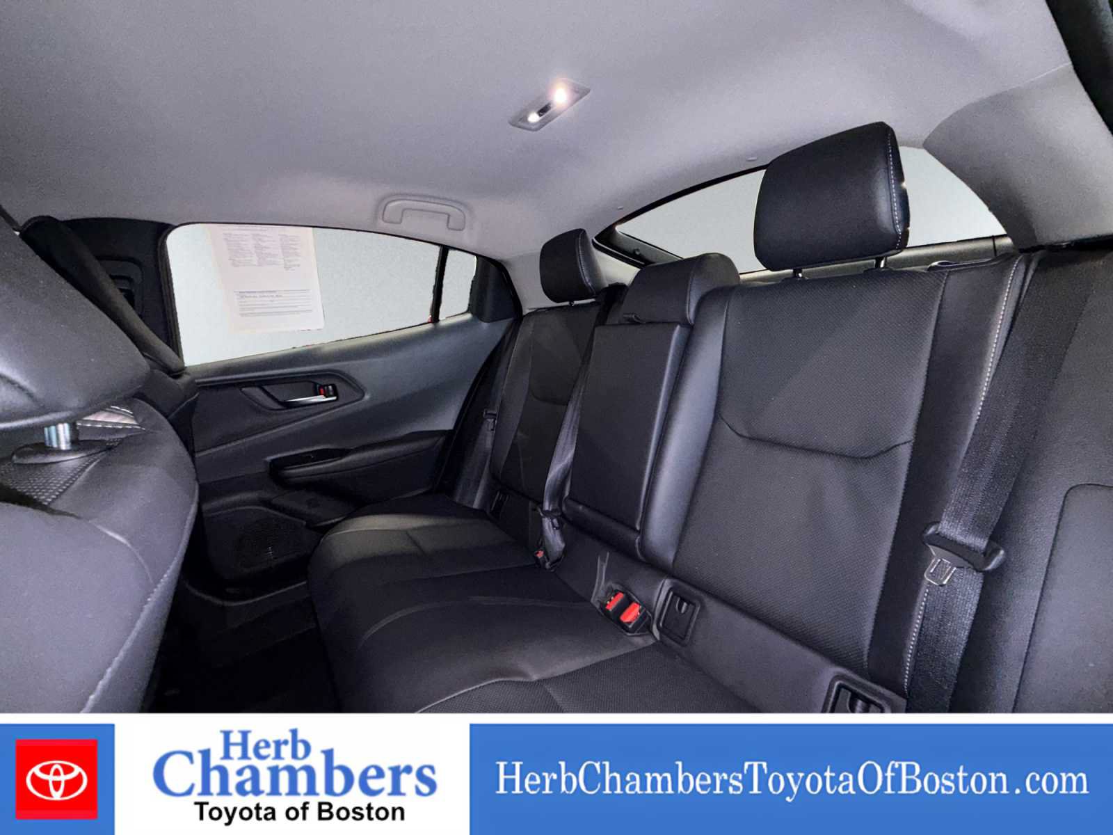 Used 2025 Toyota Prius XLE AWD/4WD image 18