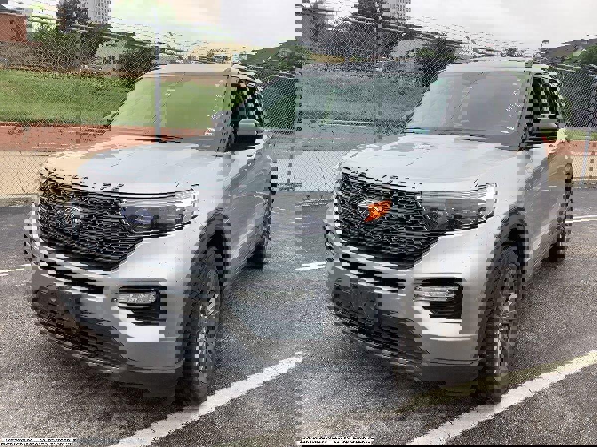 Used 2022 Ford Explorer XLT w/ Equipment Group 202A RWD image 3