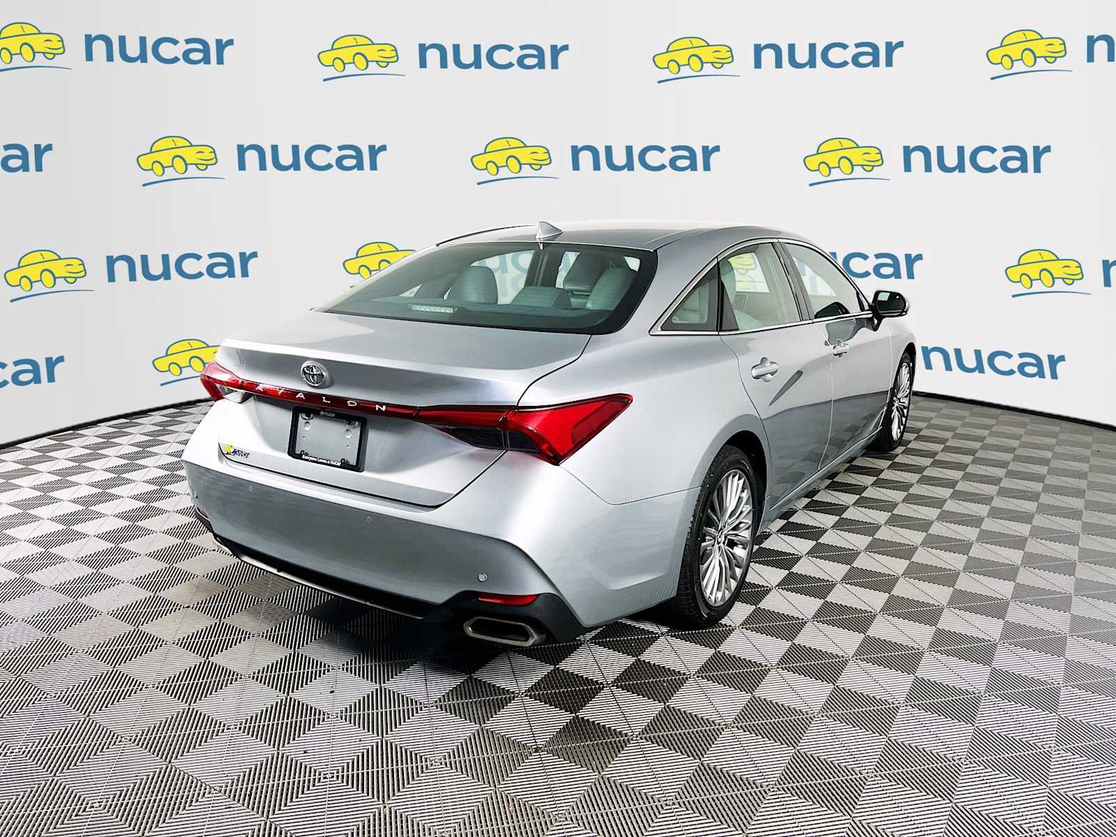 Used 2019 Toyota Avalon Limited image 7