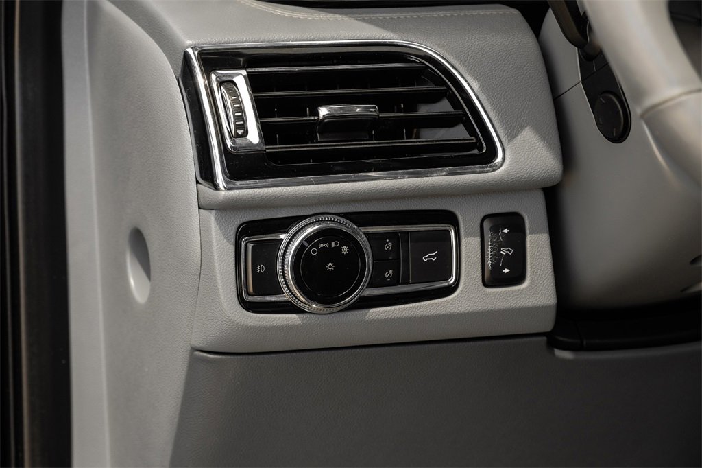 Used 2019 Lincoln Navigator Reserve image 32