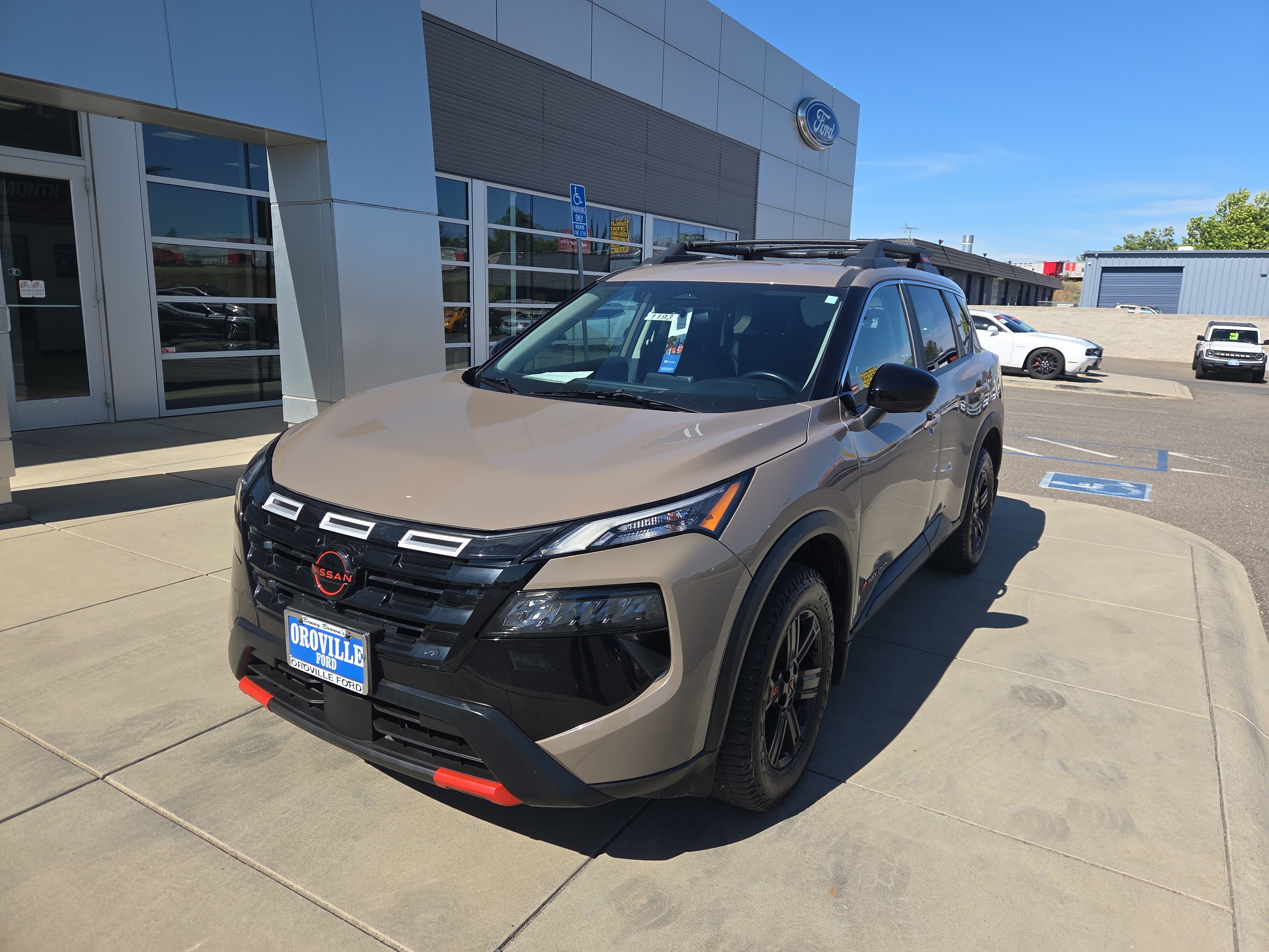 Used 2025 Nissan Rogue SV AWD/4WD image 1