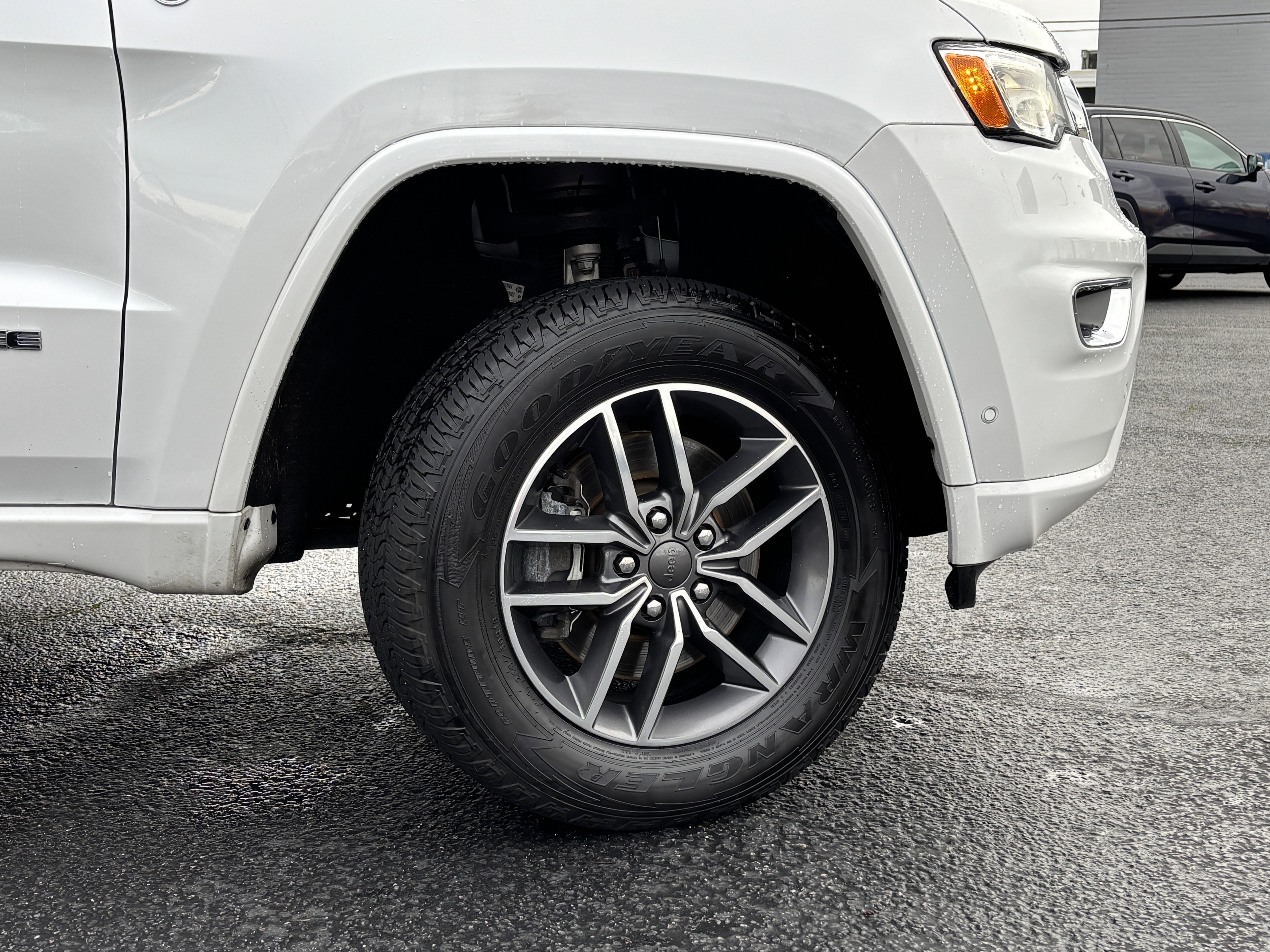 Used 2020 Jeep Grand Cherokee Overland image 8