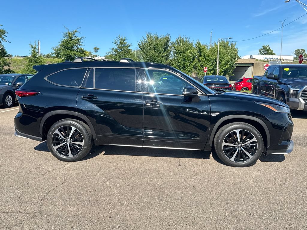 Used 2022 Toyota Highlander XSE AWD/4WD image 10