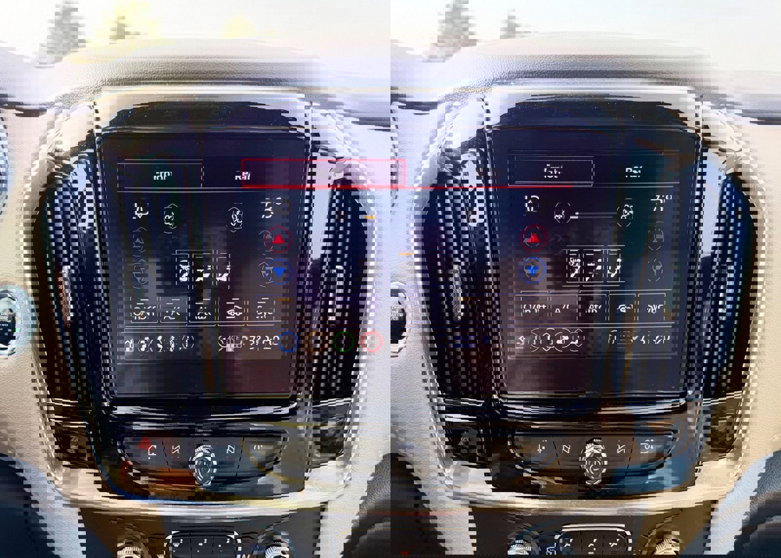 Used 2023 Chevrolet Traverse LT image 40