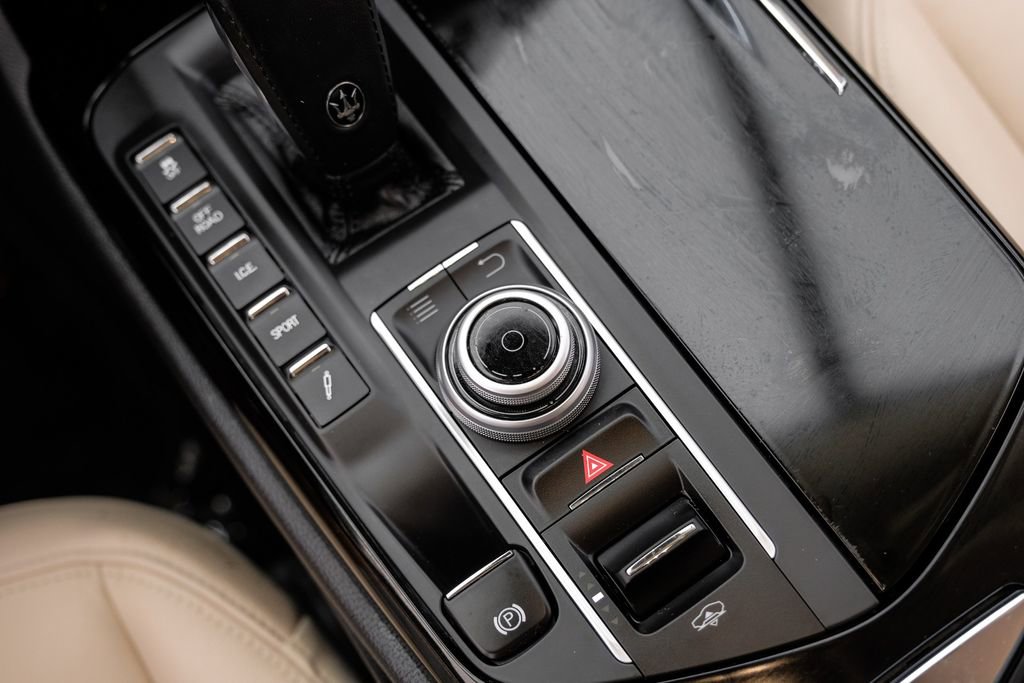 Used 2019 Maserati Levante image 30