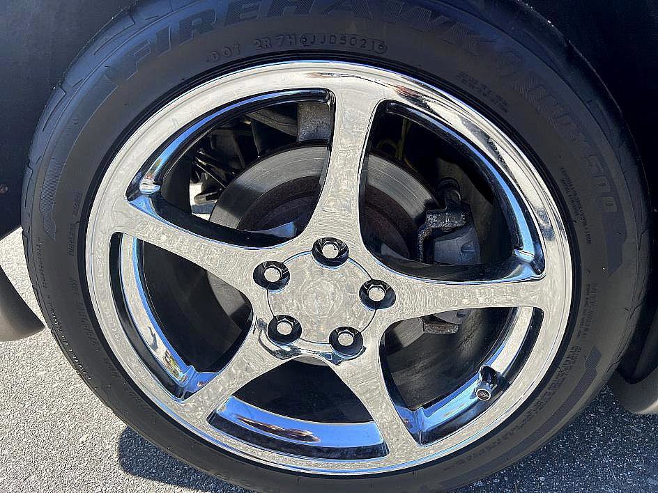 Used 2001 Chevrolet Corvette Convertible w/ Preferred Equipment Group2 image 11