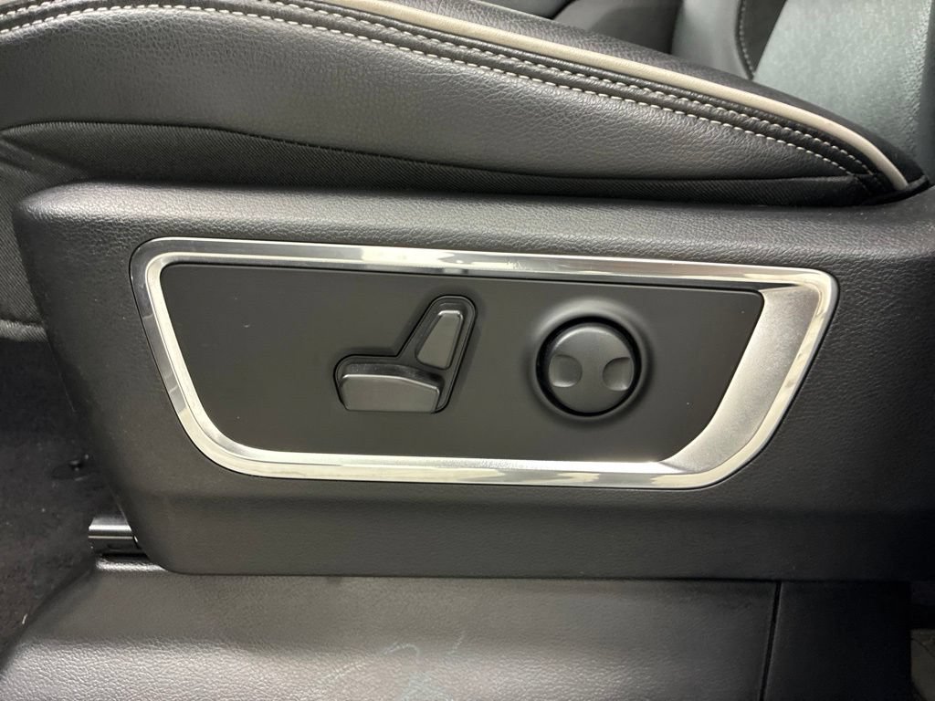Used 2026 RAM 1500 Laramie AWD/4WD image 5