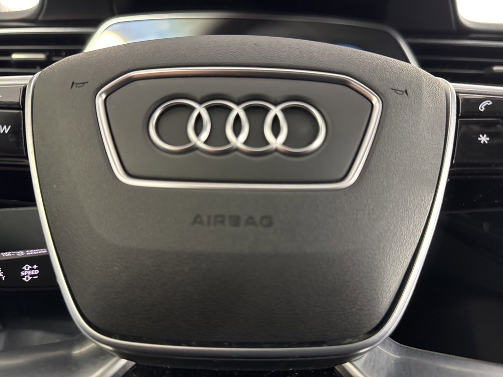 Used 2021 Audi e-tron Prestige w/ Prestige Package image 33