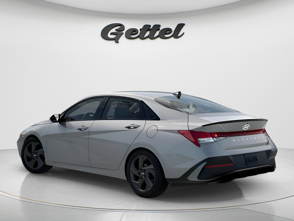 Used 2026 Hyundai Elantra Sport FWD image 5