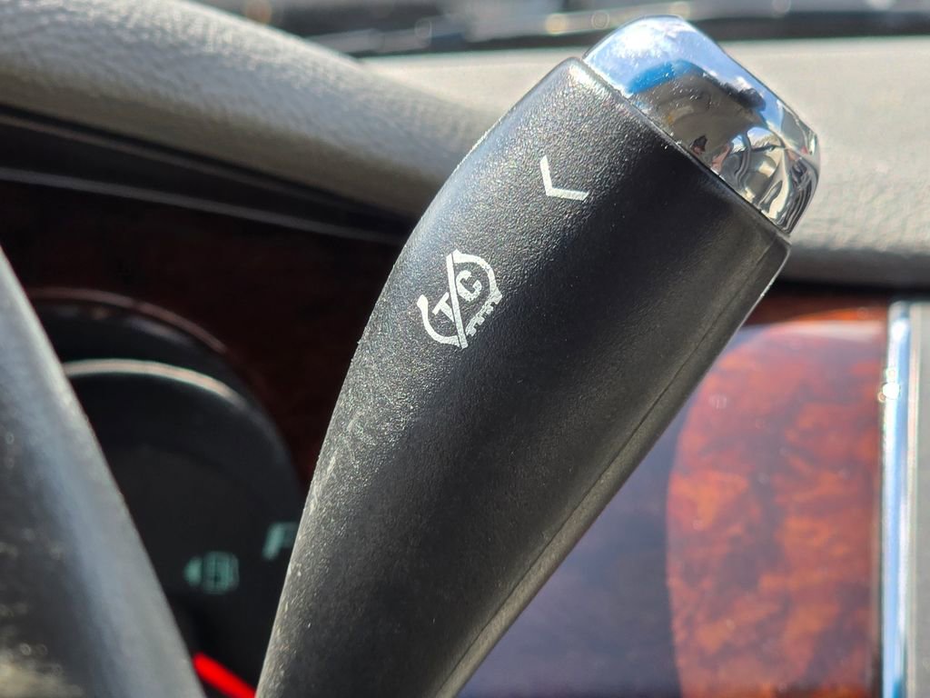 Used 2010 Buick Lucerne CXL image 19