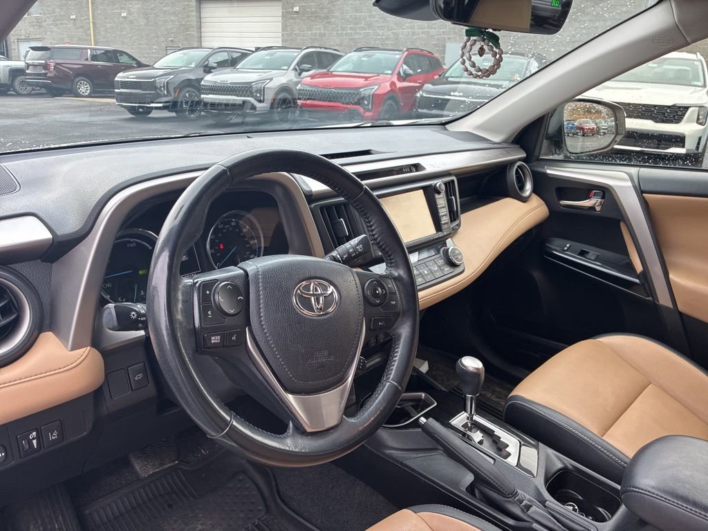 Used 2018 Toyota RAV4 Limited w/ Advanced Technology Package image 13