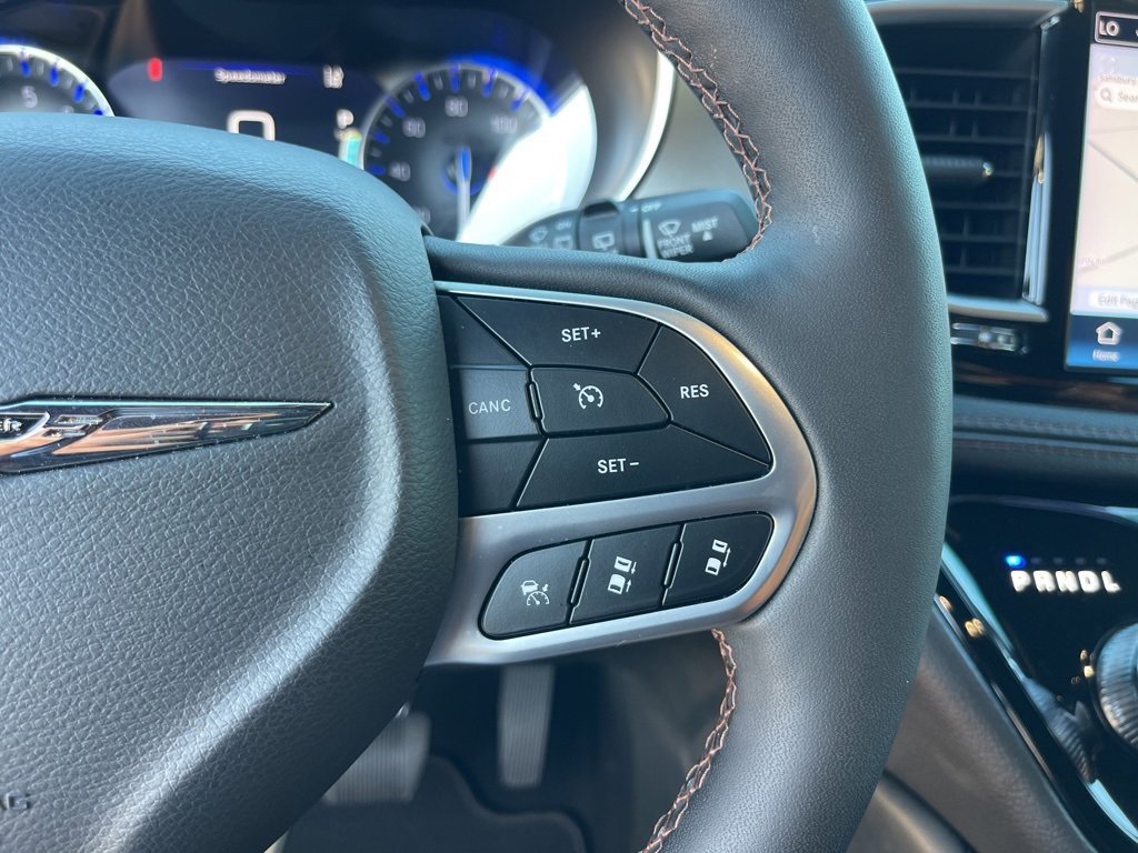 Used 2024 Chrysler Pacifica Pinnacle w/ Trailer Tow Group image 18