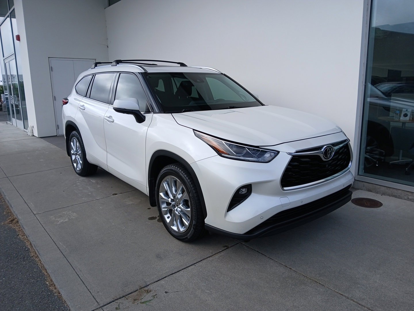 Used 2020 Toyota Highlander Limited image 1