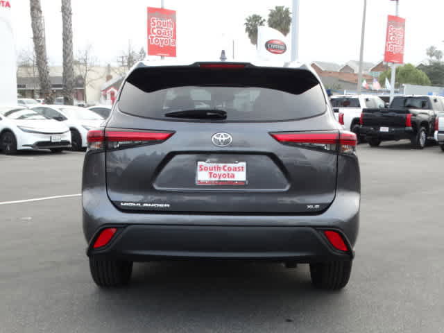 Used 2023 Toyota Highlander XLE image 14